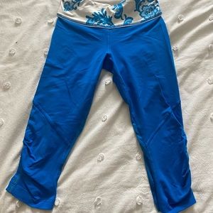 LULULEMON BLUE SIZE 6 LEGGINGS